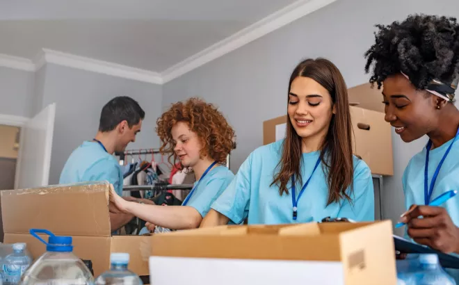 4 vrijwilligers aan het werk